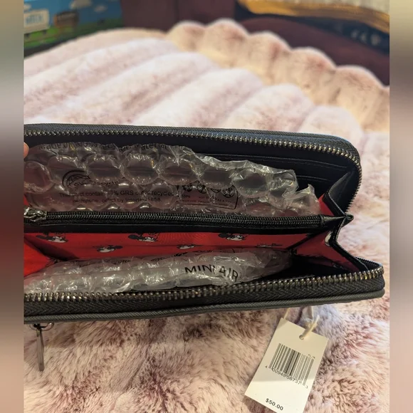Loungefly Black Red and White Minnie Mouse Wallet - Picture 5 of 7